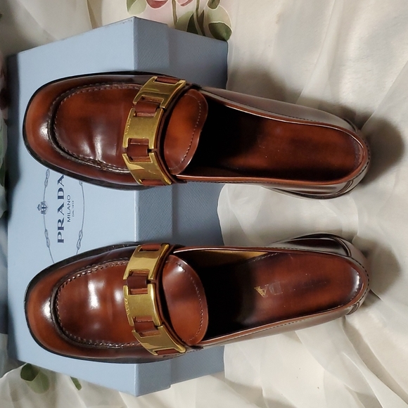 Prada loafer.  Used like new condition. - Picture 8 of 12